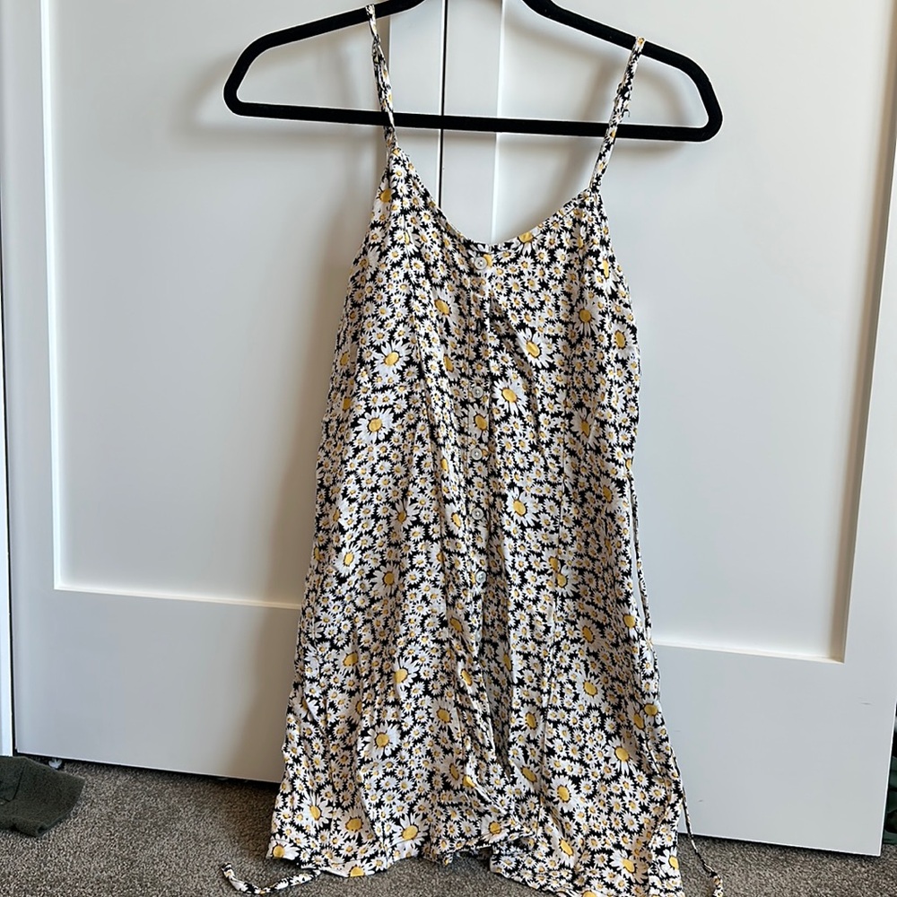 Short daisy pattern dress with tie back and button up front.